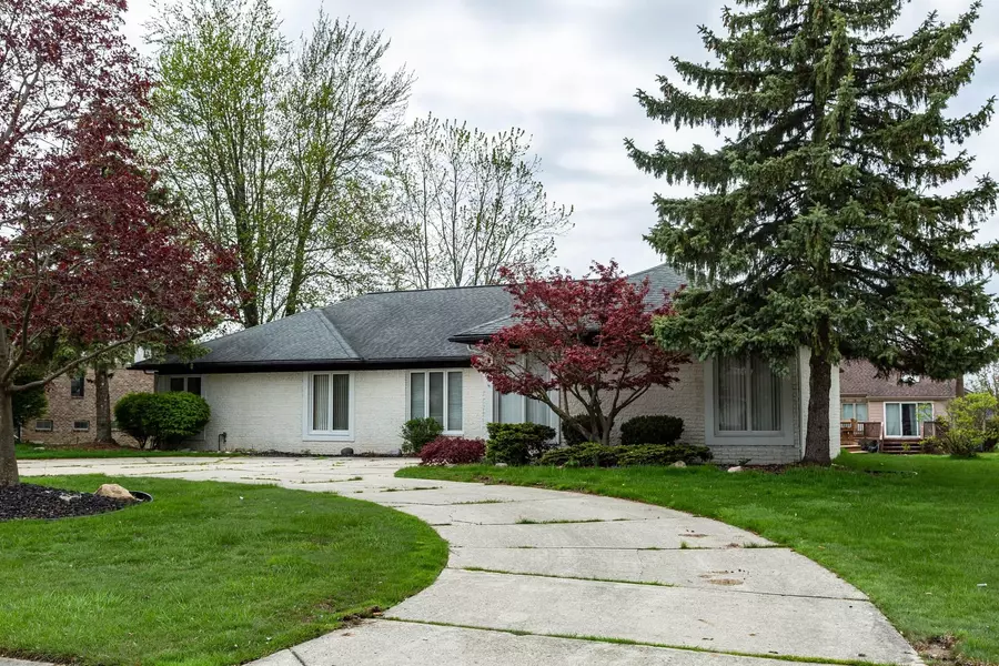 6696 ARLINGTON Drive, West Bloomfield, MI 48322 2715