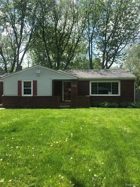 1121 ORCHID Street, Waterford, MI 48328 1352