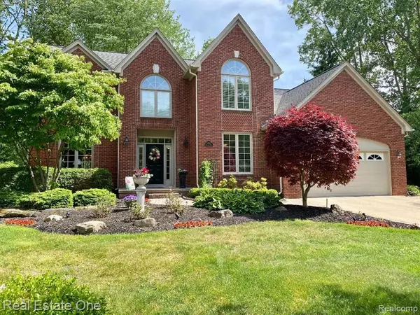 Troy, MI 48085 3892,2092 OAKWOOD Drive