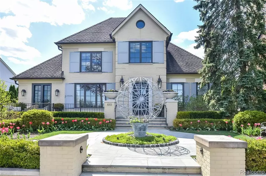 810 PIERCE Street, Birmingham, MI 48009 3654