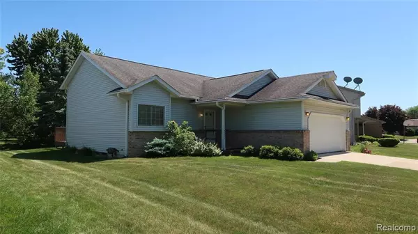 Saline, MI 48176 9248,6301 ROBISON Lane