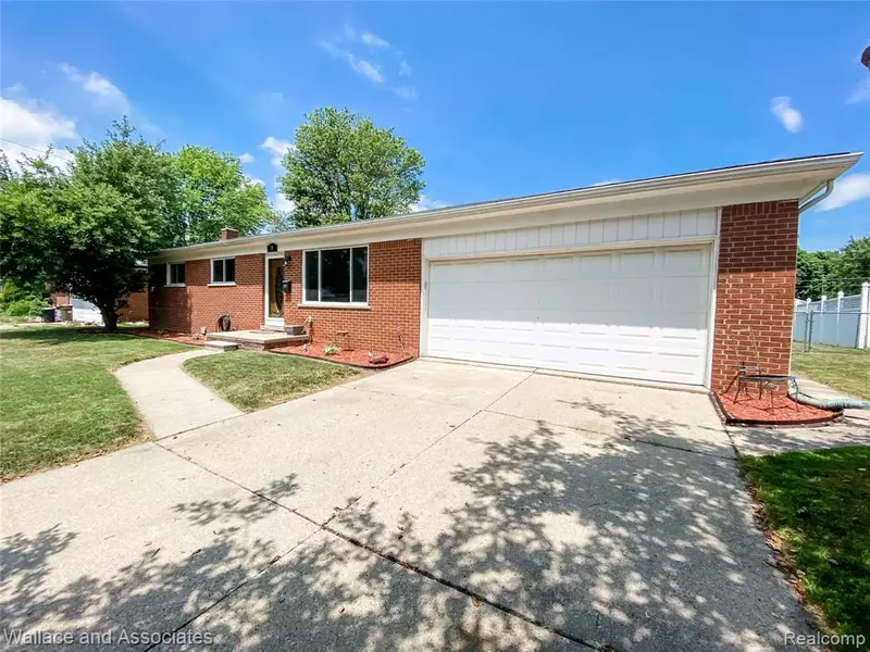 18 Inches Street, Mount Clemens, MI 48043 2421