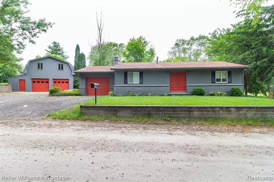 6321 HIAWATHA Road, Whitmore Lake, MI 48189 8004