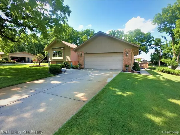 Washington, MI 48094-1435,7743 ROBERTA Lane