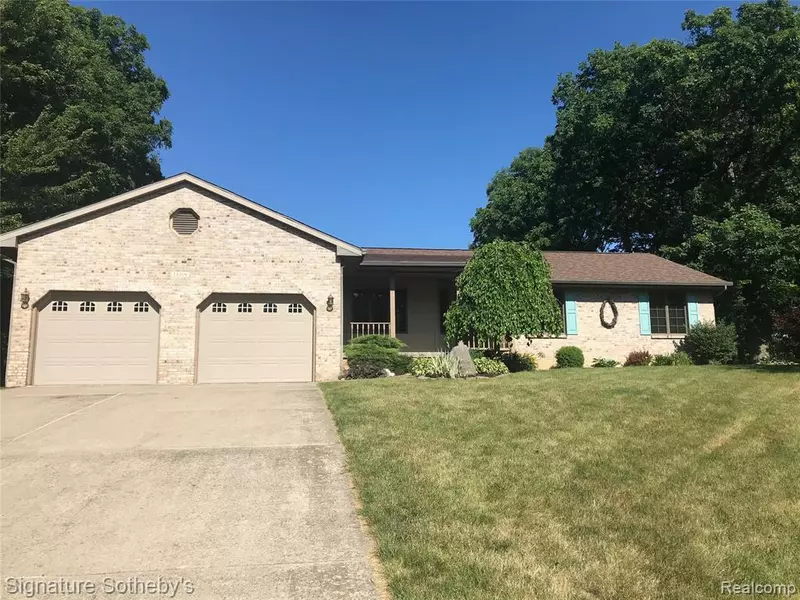 13319 BLACKWOOD DR, Dewitt, MI 48820-