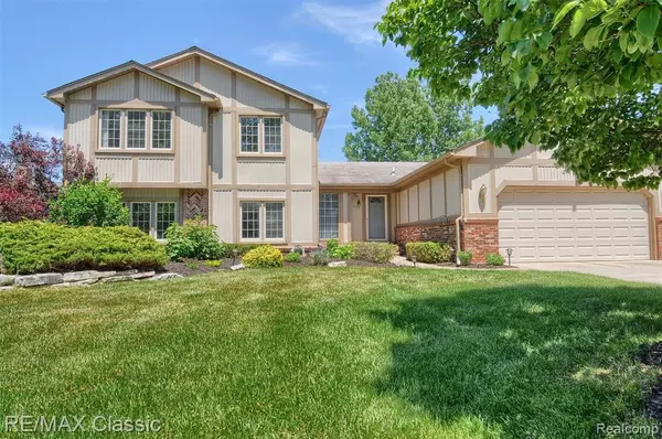 Rochester Hills, MI 48309 1021,695 PLUM RIDGE Drive