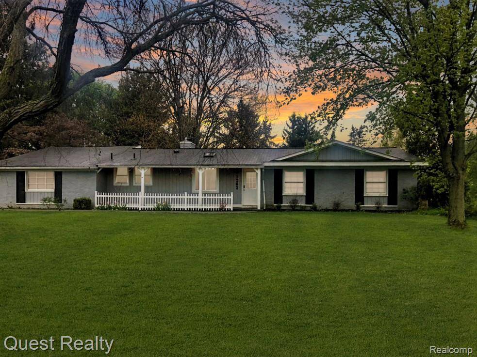Bloomfield Hills, MI 48304 1268,1262 Winchcombe Drive