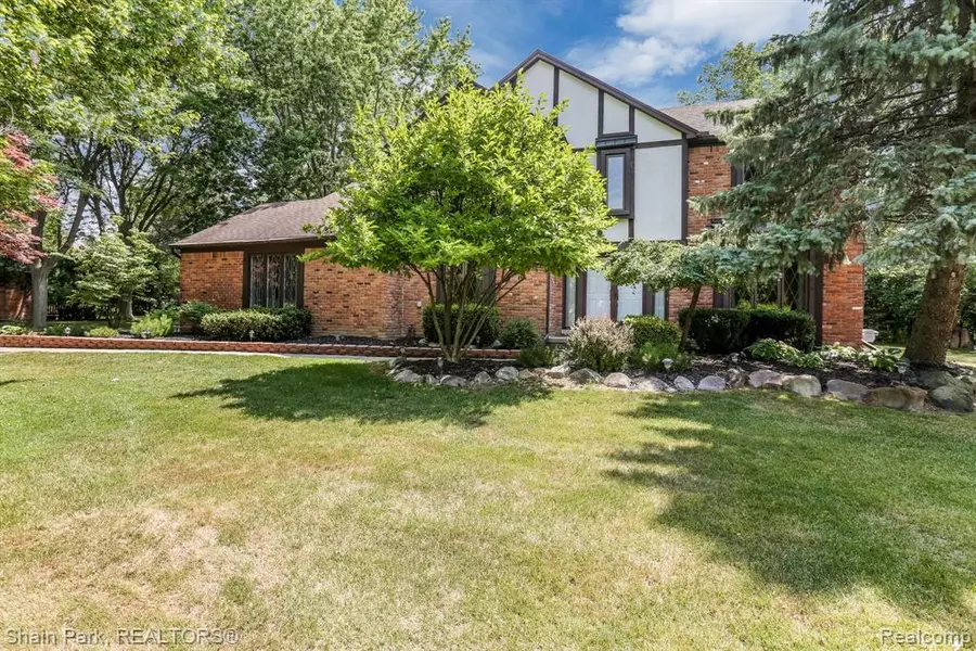 6057 ORCHARD RIDGE Court, West Bloomfield, MI 48322 2440