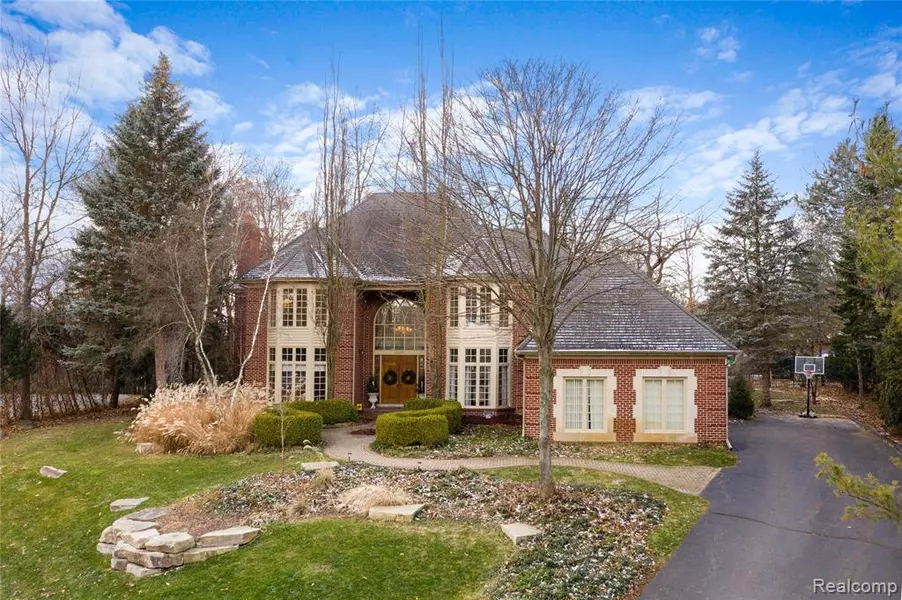 2418 HERONWOOD Drive, Bloomfield Hills, MI 48302 0836