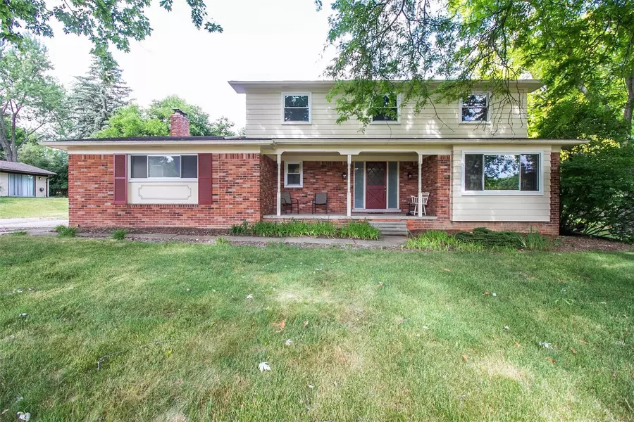 828 LYNNDALE Drive, Rochester Hills, MI 48309 2442