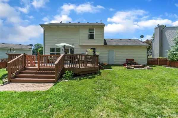 Pinckney, MI 48169 8019,933 CRICKET CROSSING