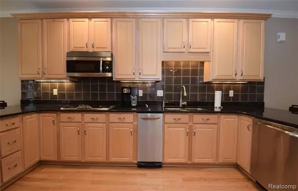 Birmingham, MI 48009 6519,533 GRATEN Street