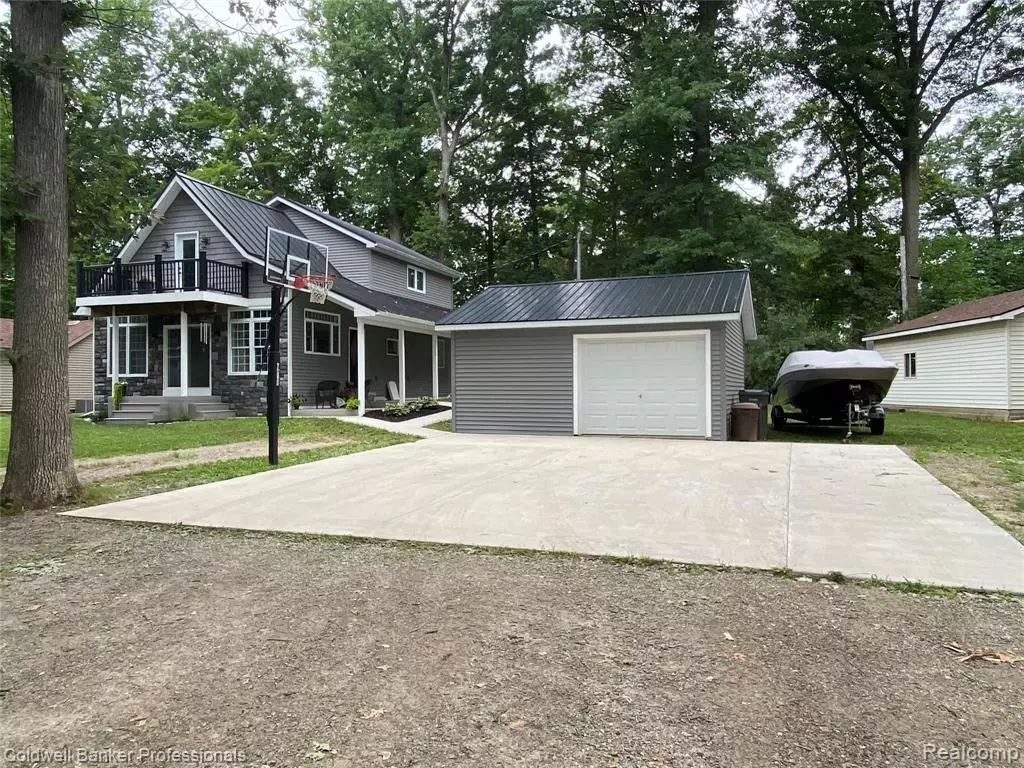 Columbiaville, MI 48421 9765,264 INDIAN Trail