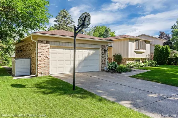 Troy, MI 48085 3839,2287 TOPAZ Drive