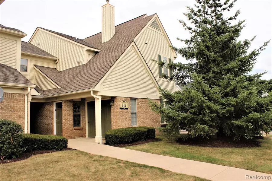 212 OAKBROOKE DR UNIT 9, South Lyon, MI 48178 1837