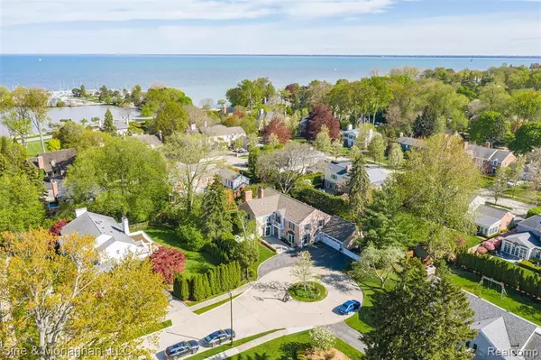 Grosse Pointe, MI 48236 3166,33 KERBY Court