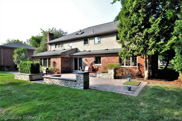 Grosse Pointe Shores, MI 48236,55 Belle Meade