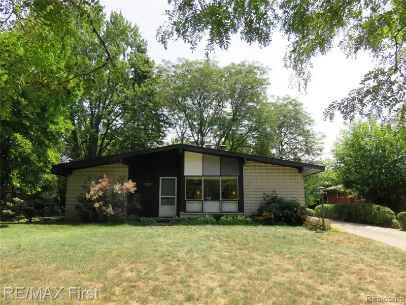 29270 CANDLEWOOD Lane, Southfield, MI 48076