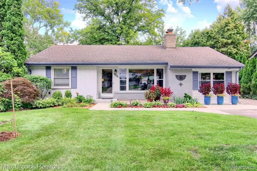 15636 KIRKSHIRE Avenue, Beverly Hills, MI 48025 3352