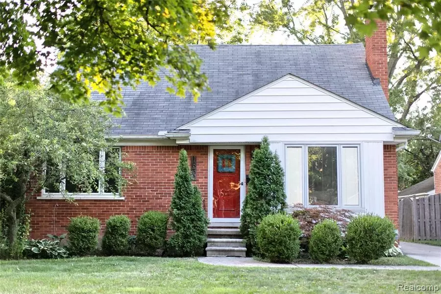 1630 MANSFIELD Road, Birmingham, MI 48009 7290