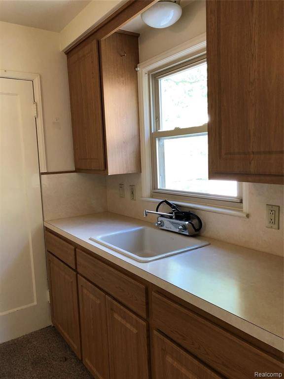 Berkley, MI 48072 2035,2327 MORTENSON Boulevard