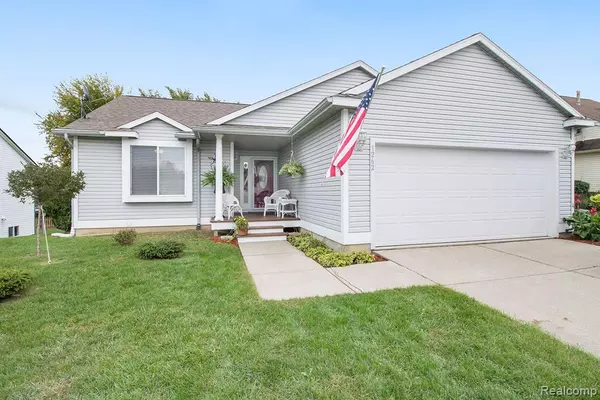 1262 Pin Oak Bluff, Howell, MI 48843