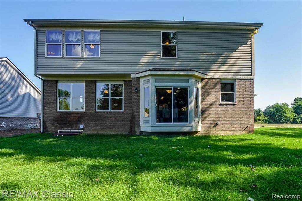 Belleville, MI 48111 2082,14209 Woodgrove Drive