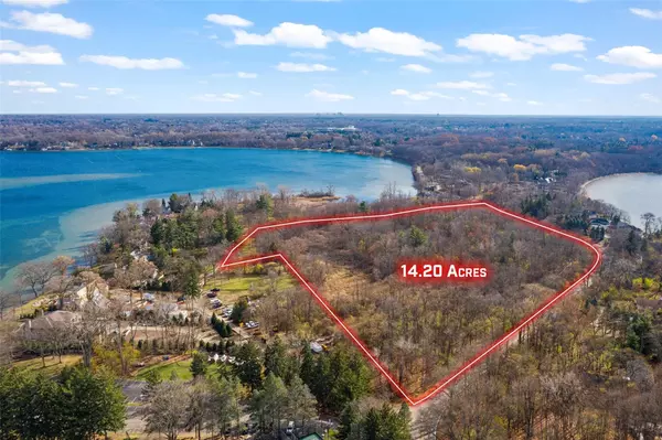 Orchard Lake, MI 48324,4880 OLD ORCHARD Trail