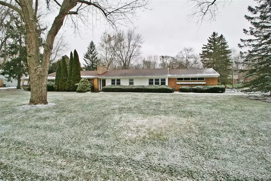 4074 BUTTERNUT HILL Drive, Troy, MI 48098 4204