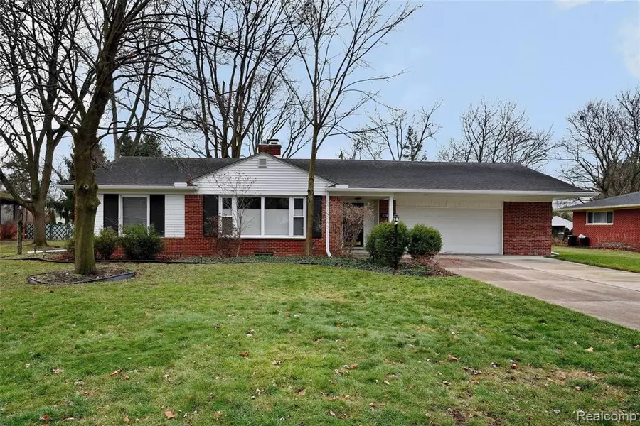 17495 KINROSS Avenue, Beverly Hills, MI 48025