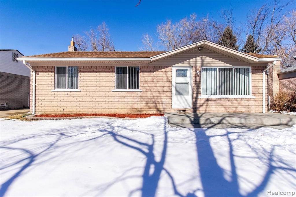 Clinton Township, MI 48035 3611,21631 LAUREL Street
