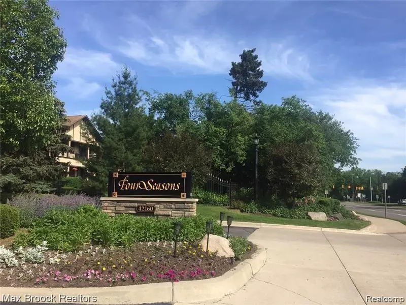 42160 WOODWARD SUMMER UNIT 27 Avenue, Bloomfield Hills, MI 48304 5159