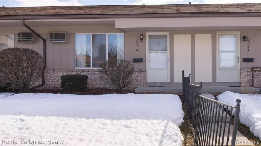 25310 Franklin, South Lyon, MI 48178