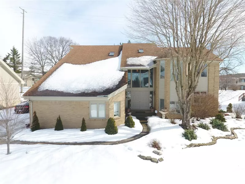 6337 Royal Point, West Bloomfield, MI 48322