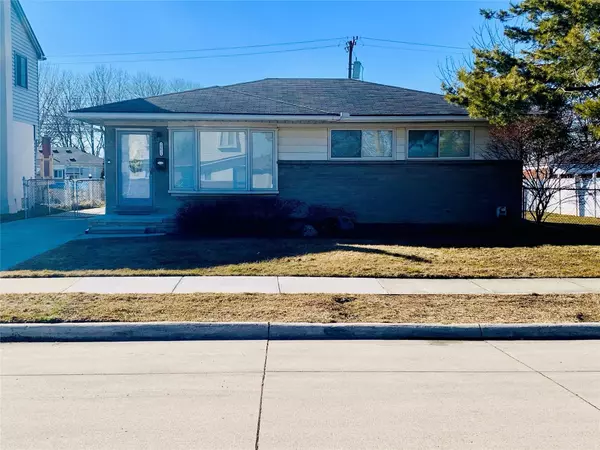 28621 GRANT Street, Saint Clair Shores, MI 48081 3206