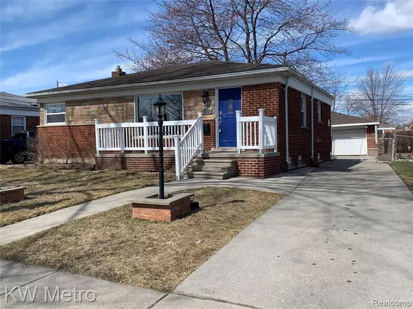 Saint Clair Shores, MI 48082 1206,21443 ARROWHEAD Street