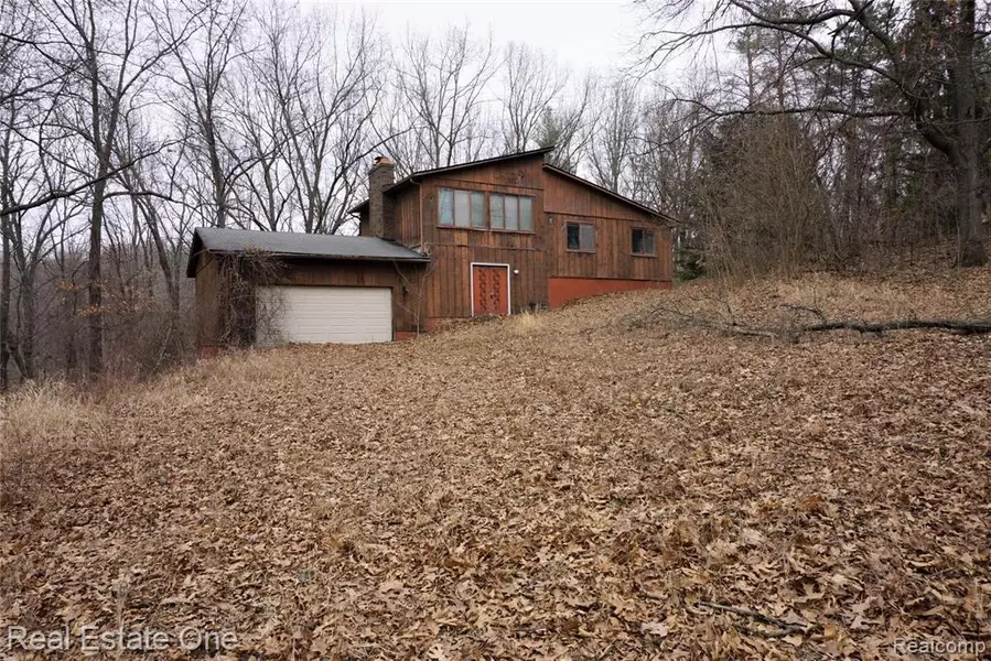 825 Rowlinson Lane, Ortonville, MI 48462 8559