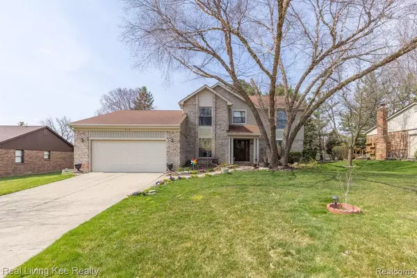 Rochester Hills, MI 48309,323 FORDCROFT Drive