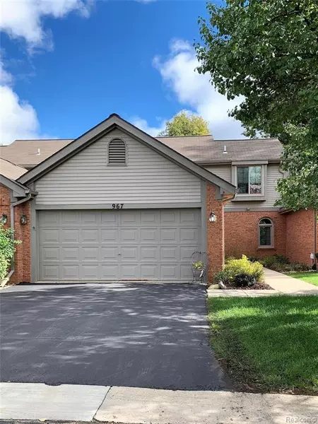 967 WOODRIDGE HILLS Drive, Brighton, MI 48116 2405