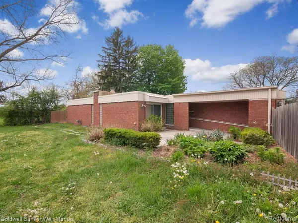 25951 HARDING Square, Oak Park, MI 48237