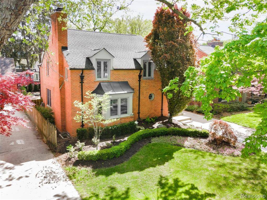 1825 PINE Street, Birmingham, MI 48009 1164
