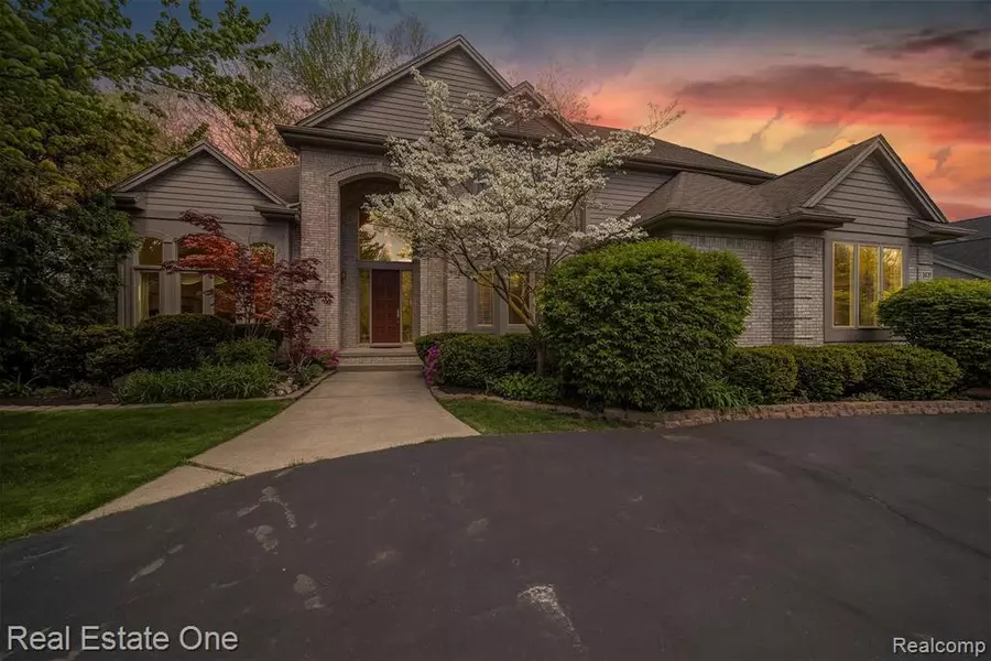 3436 HIDDEN OAKS Lane, West Bloomfield, MI 48324 3257