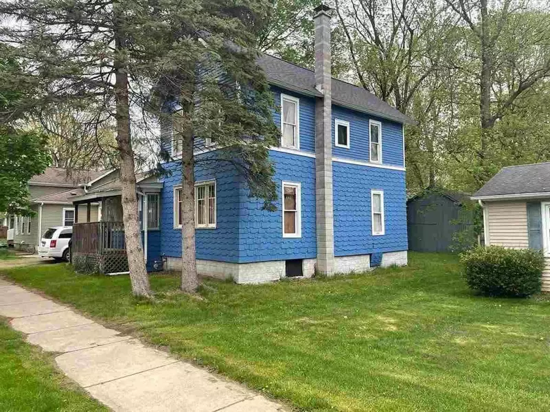 8 W BACON ST, Hillsdale, MI 49242