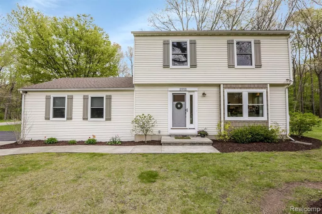 Clarkston, MI 48348 2452,8998 TARTAN Drive