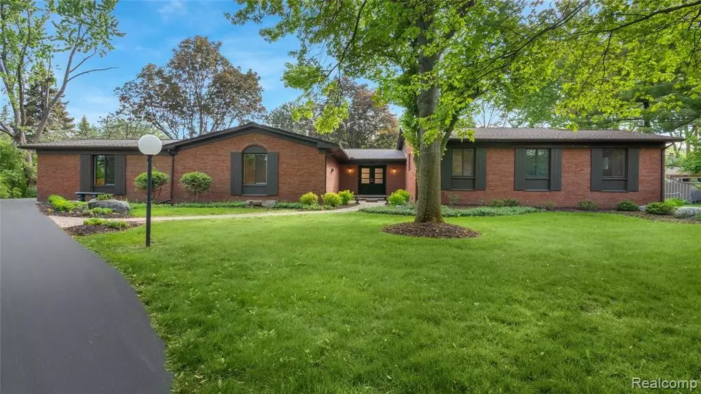 4244 FIELDBROOK Road, West Bloomfield, MI 48323 3208