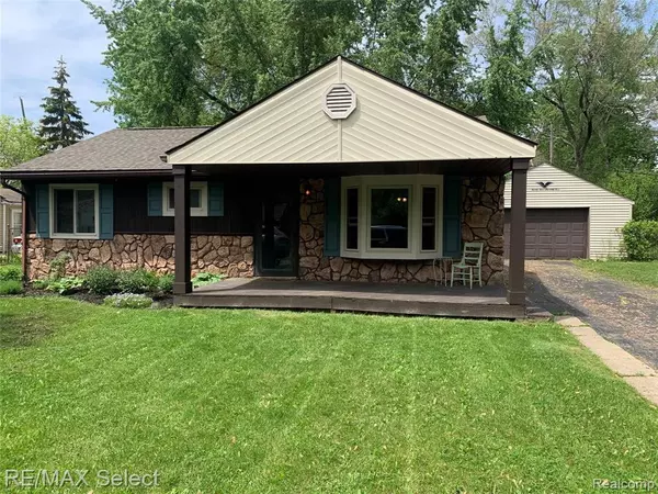 2475 NORTHDALE Drive, Grand Blanc, MI 48439 8511