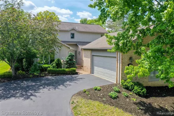 2238 CAMEO LAKE Court, Bloomfield Hills, MI 48302 1604