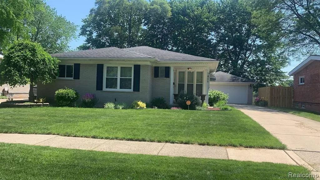 7800 CHARLESWORTH Street, Dearborn Heights, MI 48127