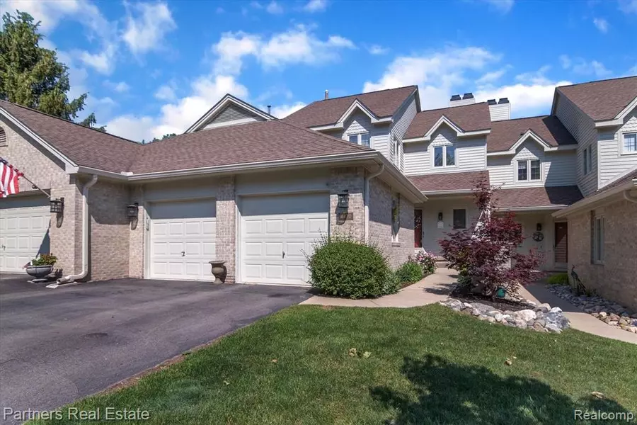 4470 GOLF VIEW Drive, Brighton, MI 48116 9178