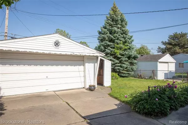 Wyandotte, MI 48192 2641,637 CORA Street